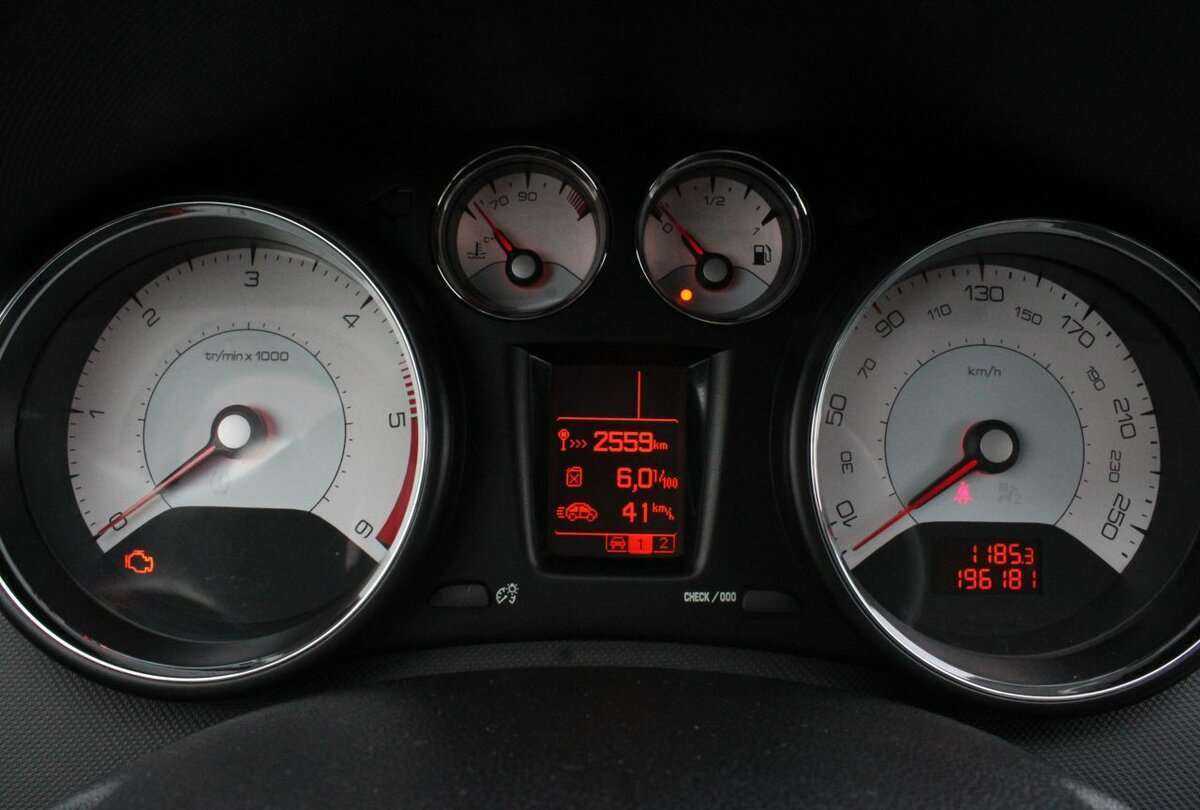 Купить Peugeot 408, 2014, 196 000 км.. Фото: #7