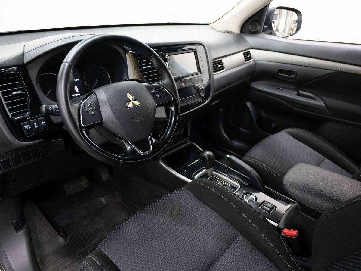 Купить Mitsubishi Outlander, 2017, 152 152 км.. Фото: #6