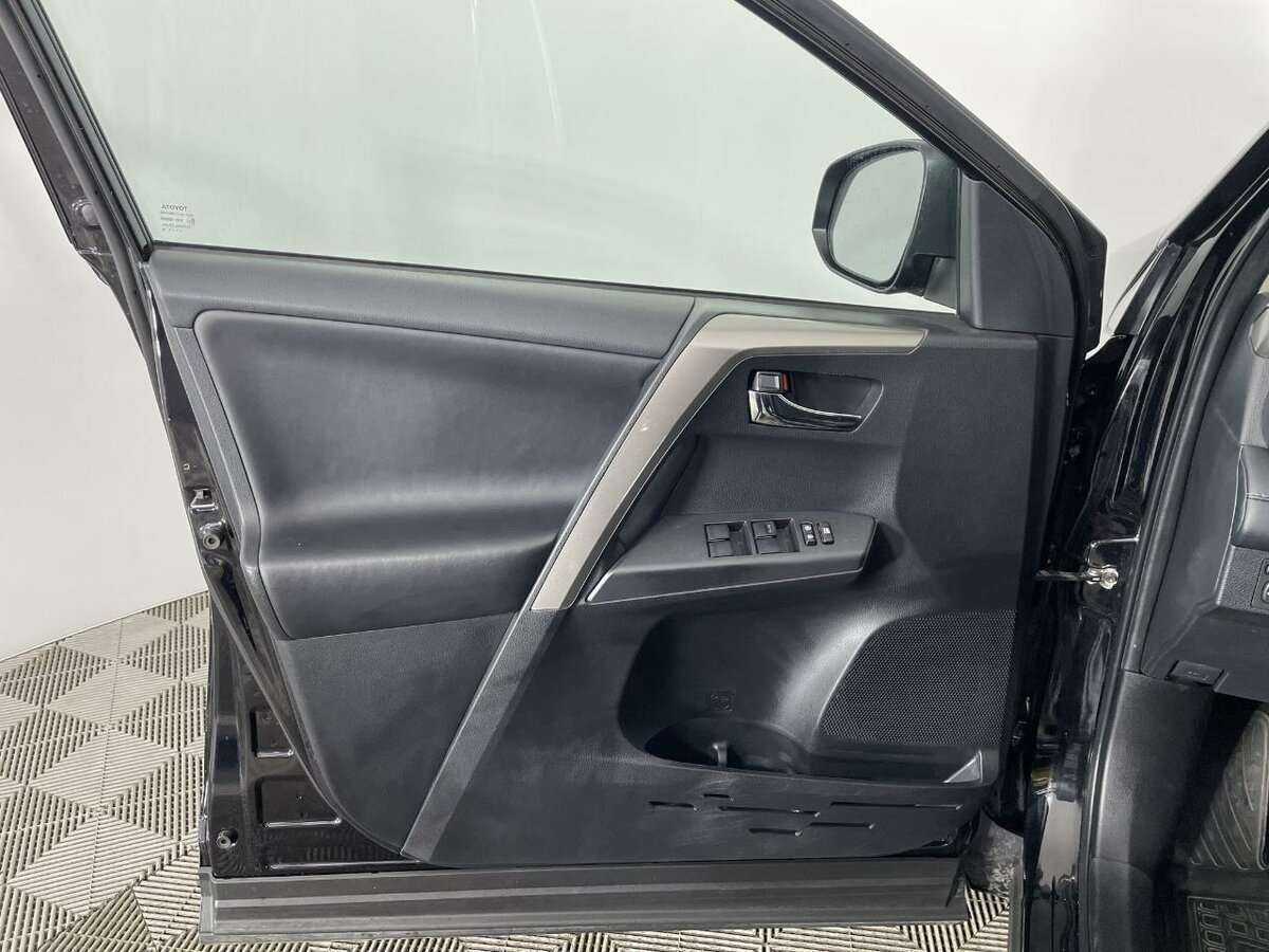 Купить Toyota RAV4, 2018, 86 830 км.. Фото: #7