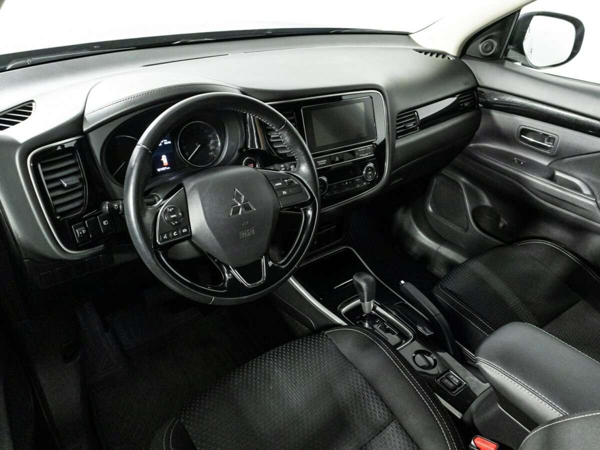 Купить Mitsubishi Outlander, 2018, 121 456 км.. Фото: #10